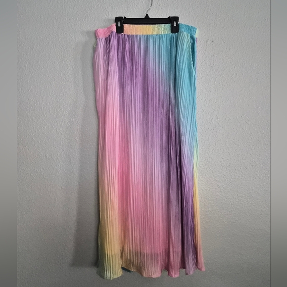 Dressed in Lala Ćest la Vie Plissé Skirt Set in Rainbow Daydream - Picture 3 of 10